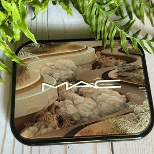 MAC Cosmetics “Connect in Colour Eyeshadow Palette Unfiltered Nudes”